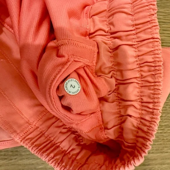 Lululemon Hotty Hot 2.5 inch shorts in cute bright coral pink shorts - Picture 3 of 3